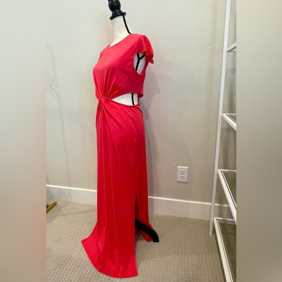 Women's Cut Out Split Maxi, Sleeveless Dress in Coral. Size Medium. New. - Picture 2 of 4